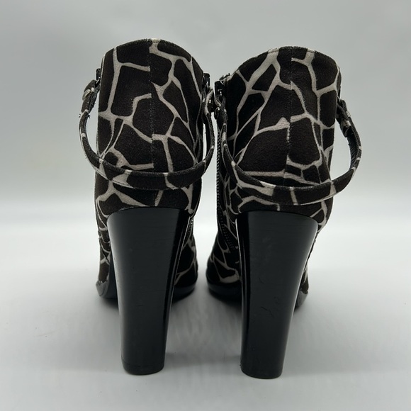 2168- Stuart Weitzman Giraffe Print Ankle Boots – Size 7 – Gently Worn - Picture 5 of 12